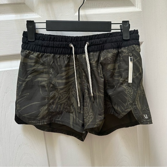 Vuori Pants - Vuori Oregano Rainforest Green Black Print Drawstring Clementine Shorts athletic
